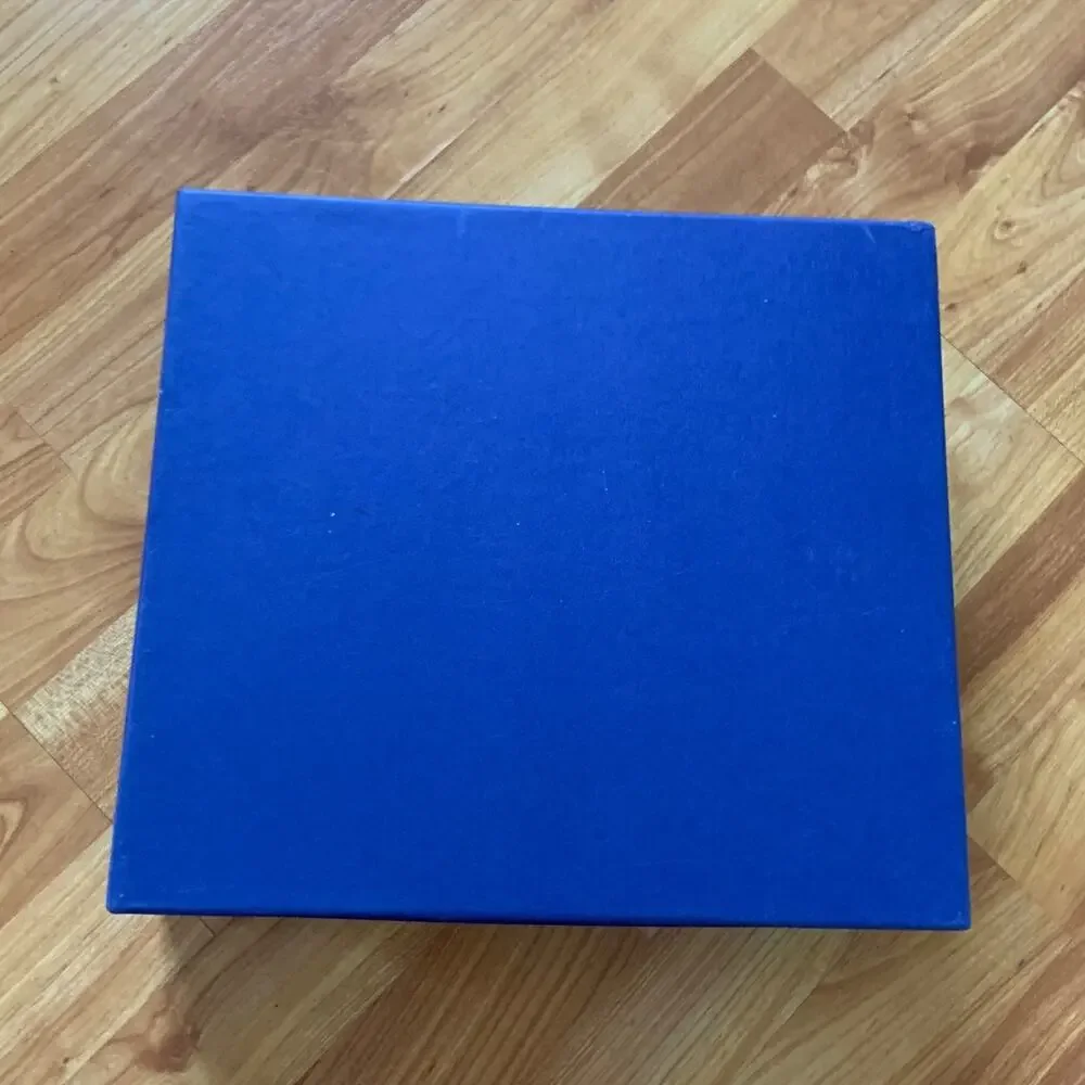 Stuart‎ Weitzman empty shoe box